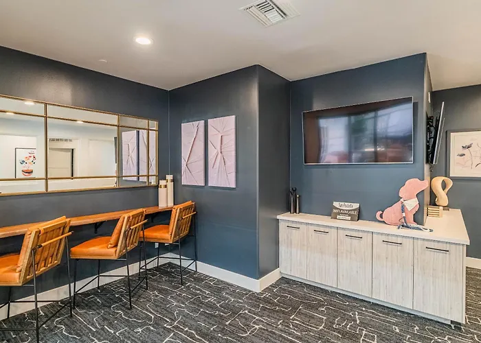 Near Diablo Stadium & Dt Gym Pool W&d Prking Apartment *